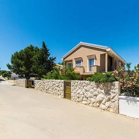 Paula Διαμέρισμα Vir